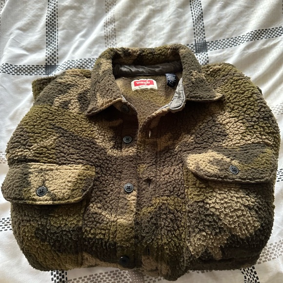 Wrangler button up - Picture 2 of 3